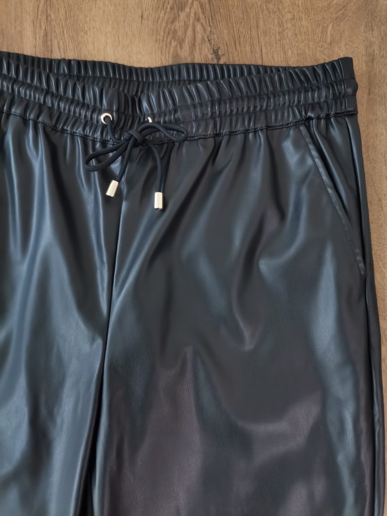 Dámske koženkové nohavice F&F - EU42 nenosené