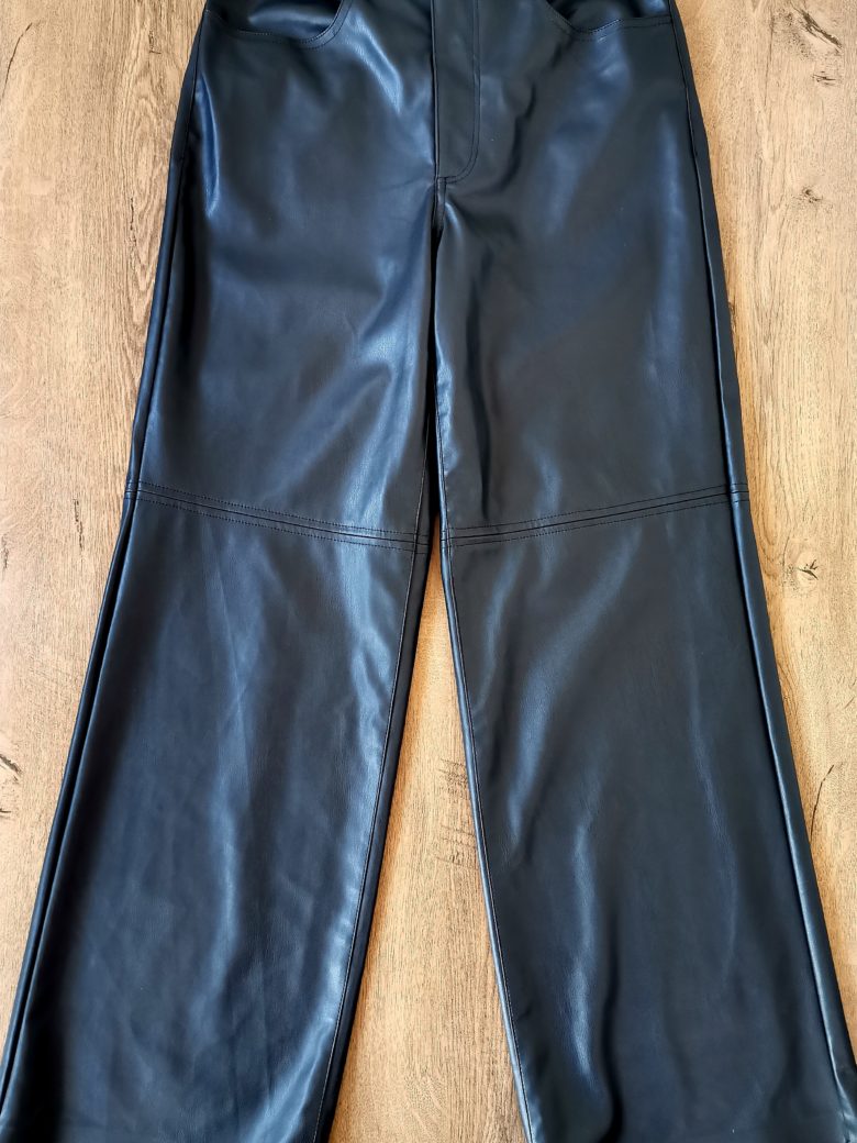 Dámske koženkové nohavice H&M - EU40