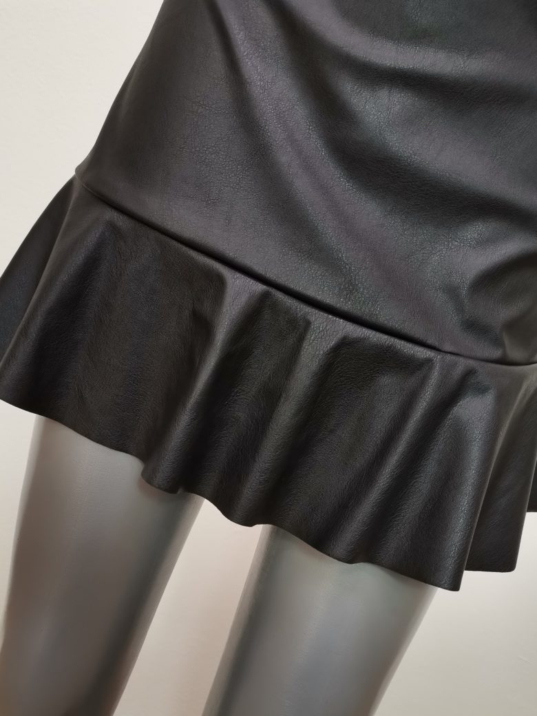 Dámska koženková sukňa ASOS - 40 (skôr 38)