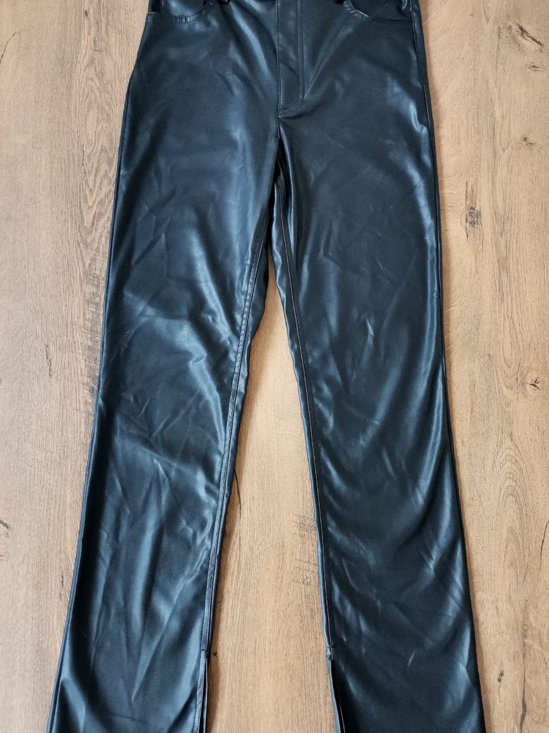 Dámske koženkové nohavice ZARA - EU36