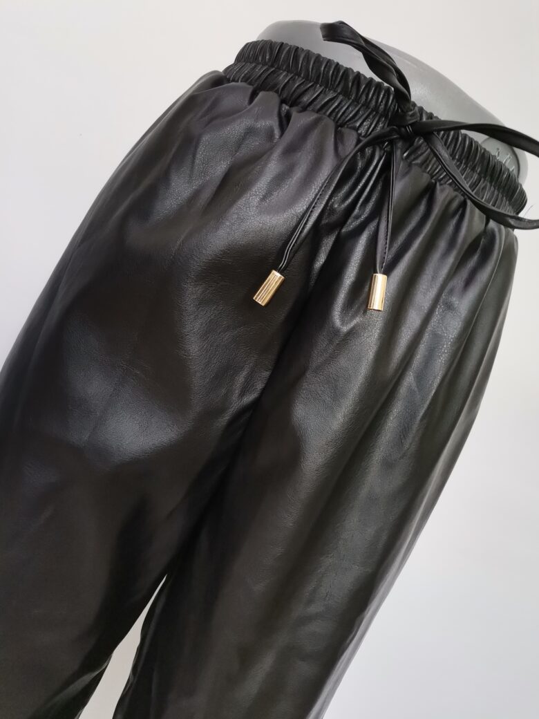 Dámske koženkové nohavice PEACOCKS - EU36