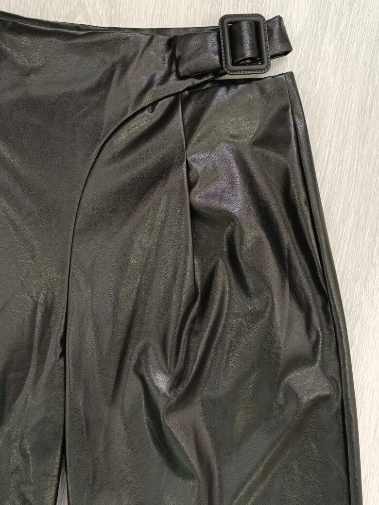 Dámske koženkové nohavice SHEIN - EU38